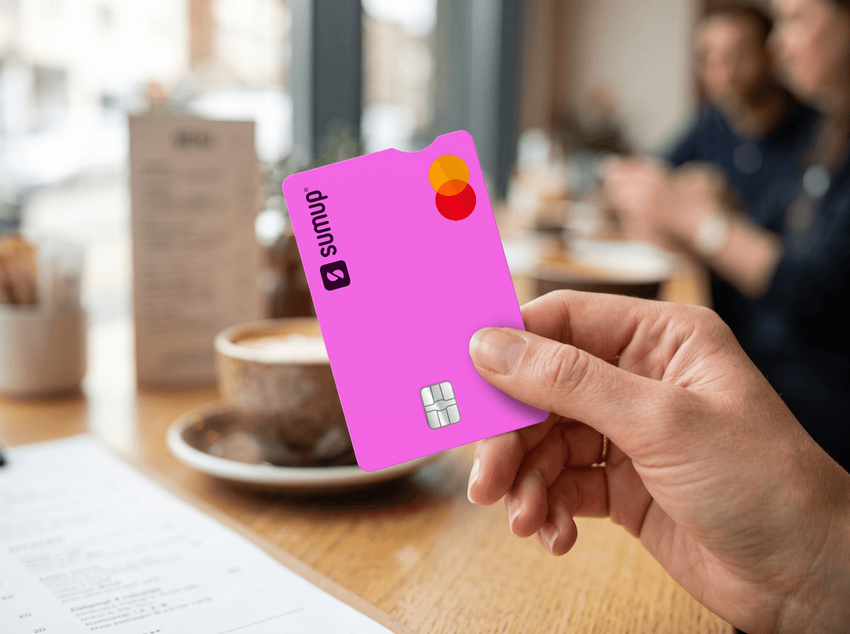 Immagine per SumUp Pay: Come Funziona il Conto Gratuito, Cashback con Carta Mastercard e Bonus Invito 10€